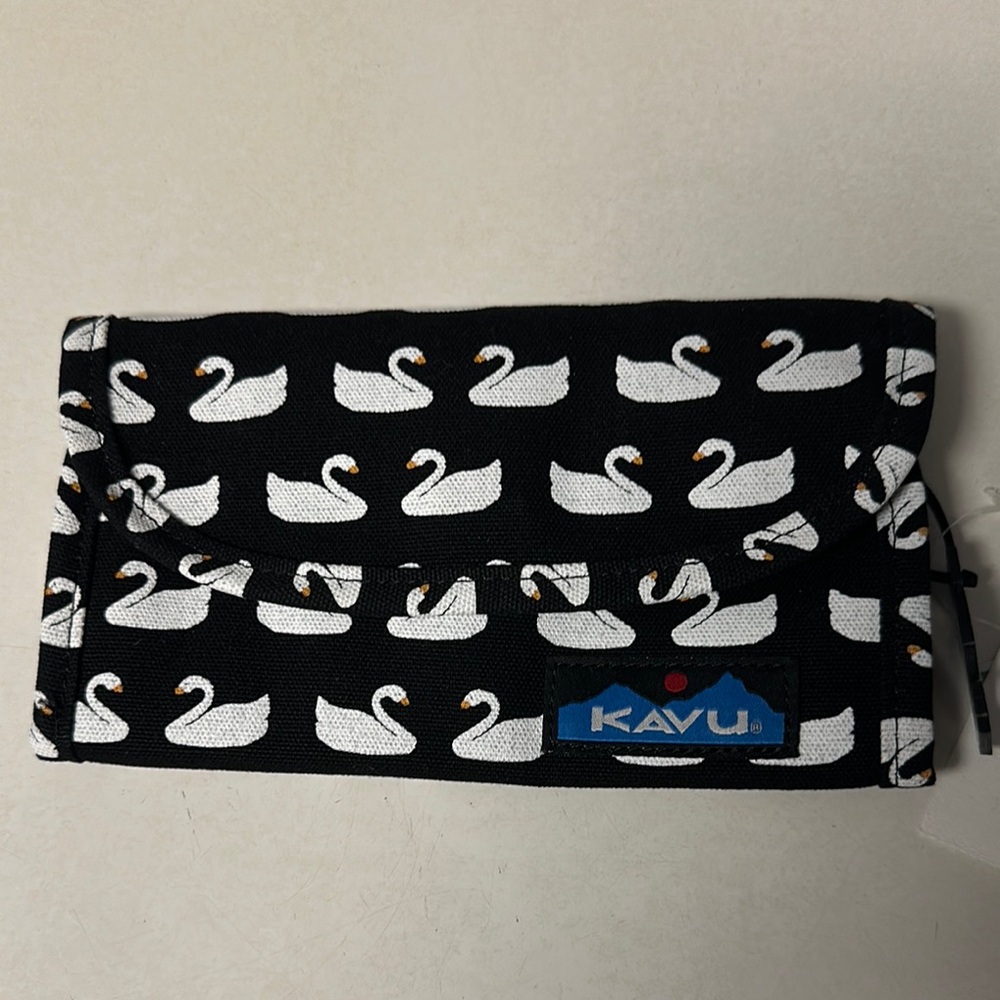 NWT- Kavu Black and White Swan Print Bag